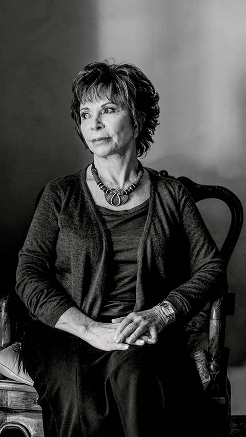 La Casa de Los Espiritus - Isabel Allende