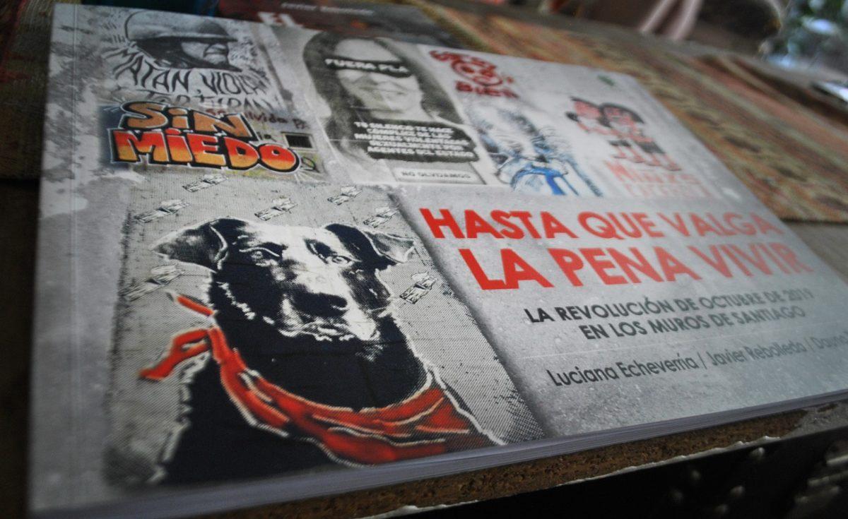Hasta que Valga la Pena Vivir: La revolución de octubre de 2019 en los muros de Santiago - Varios Autores